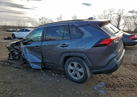 2021 Toyota Rav4 Xle z USA, uszkodzony, nr VIN 2T3P1RFVXMW157703